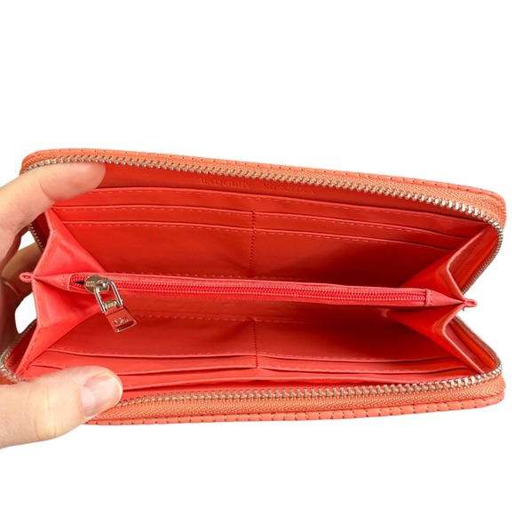Badgley Mischka Coral Quilted Vegan Leather Zip Around Wallet BM-1140 - Picture 6 of 9